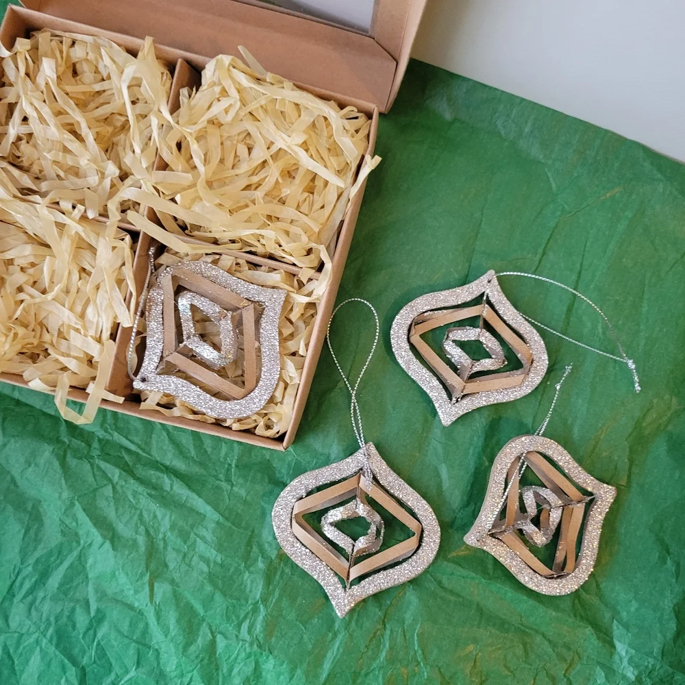West Elm Kraft & Glitter Snowflake Ornaments (4) in Nested Box ~ VGUC